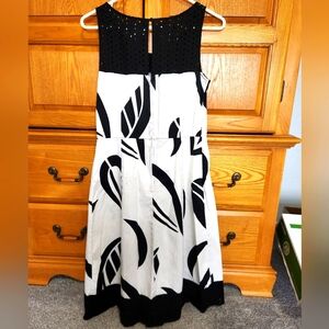 Elegant Sleeveless Dress